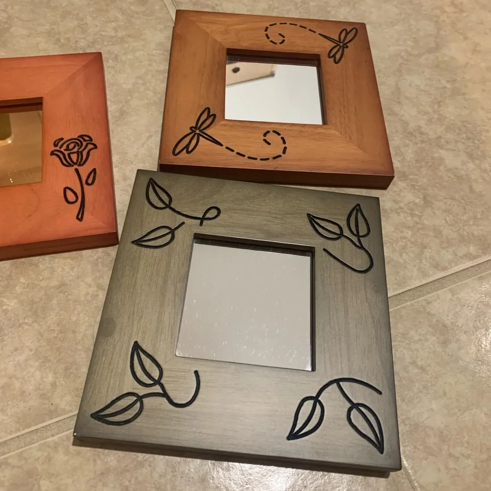 3-piece Mirrored wall-hanging frames. 6.5”x6.5”. Great condition. Pre-owned